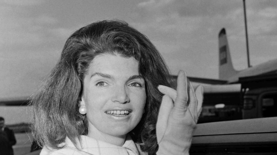 Чашата с червилото на Джаки Кенеди и тайната история на хотел Raffles Le Royal