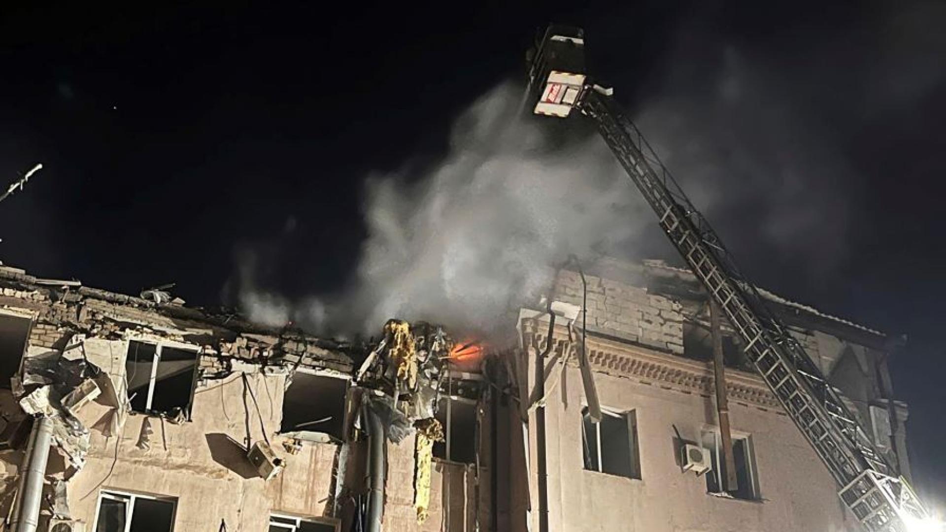 Най малко двама души са загинали при руски удари с дрон