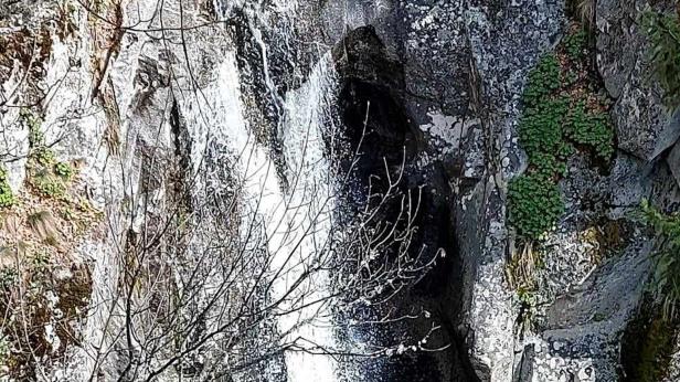 Къде се намира водопад Чесненско усое
