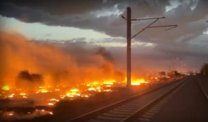Огромен пожар се разгоря край София