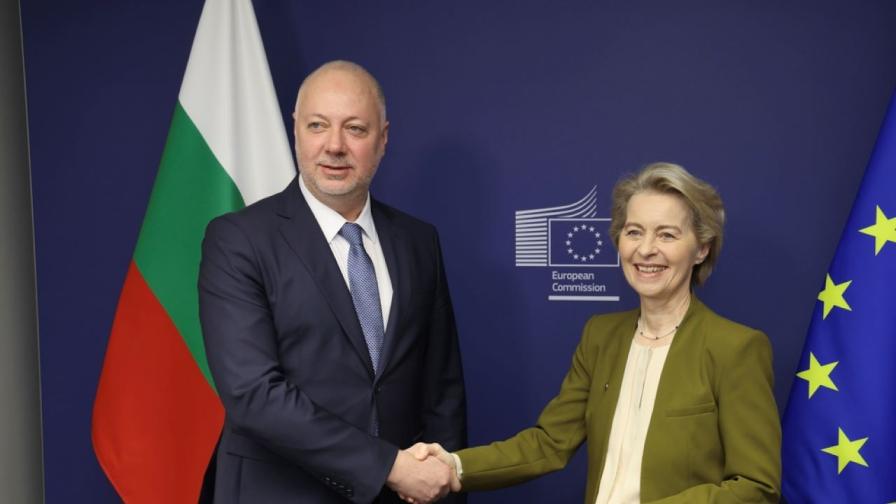 <p>Премиерът Желязков и Урсула фон дер Лайен ще посетят ВМЗ - Сопот</p>