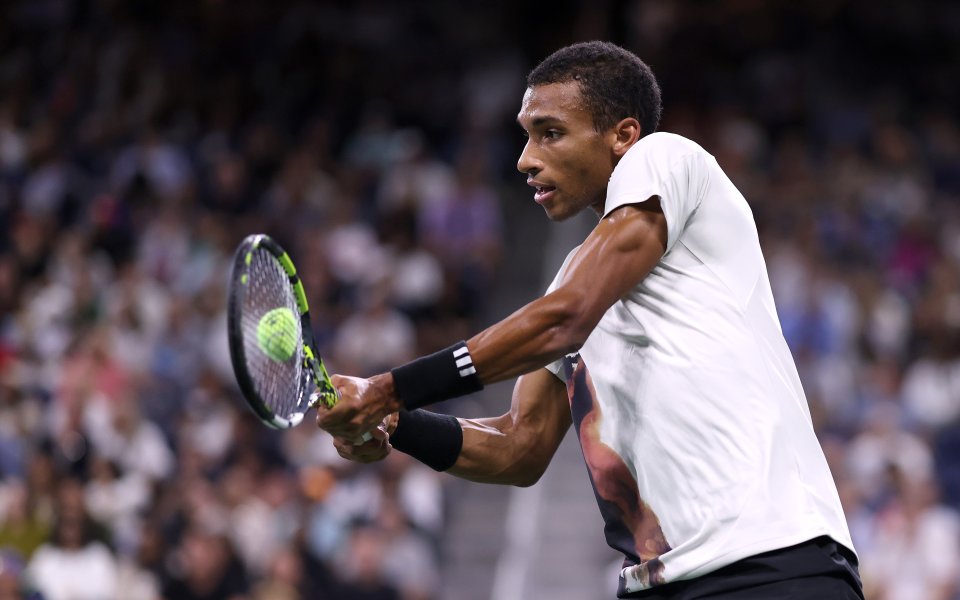 Вдъхновеният Феликс лети към четвъртфинал в Шанхай