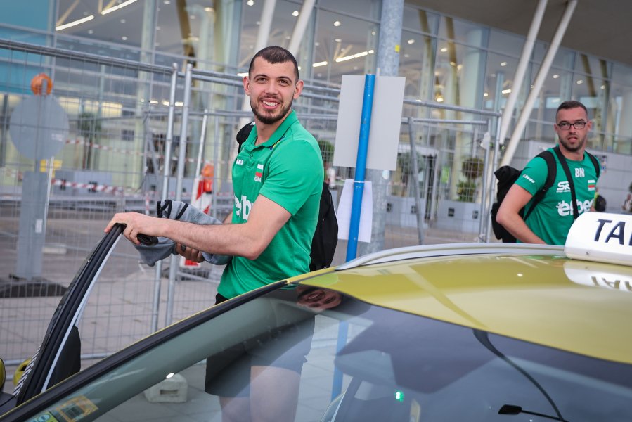 Българският национален отбор по волейбол замина за Световното първенство1