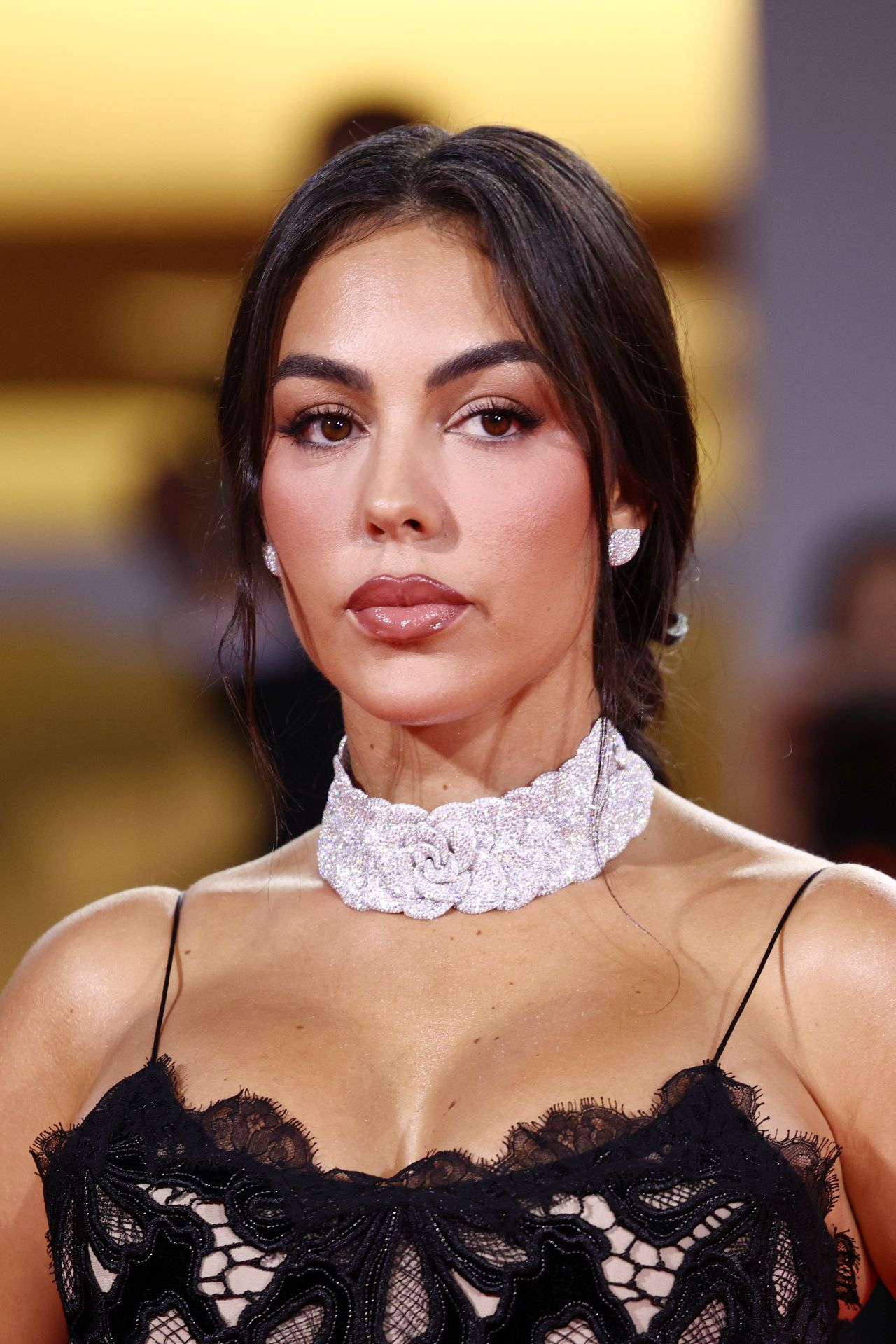<p>Фестивалът Filming Italy Venice Award, част от 82-рото издание на Международния кинофестивал във Венеция, събра световни звезди на червения килим. На 31 август 2025 г. във Венеция блясъкът на киното, модата и изкуството се срещнаха, за да отпразнуват силата на седмото изкуство. Сред специалните гости беше и Джорджина Родригес, която привлече вниманието на публиката и фотографите със стилното си присъствие</p>