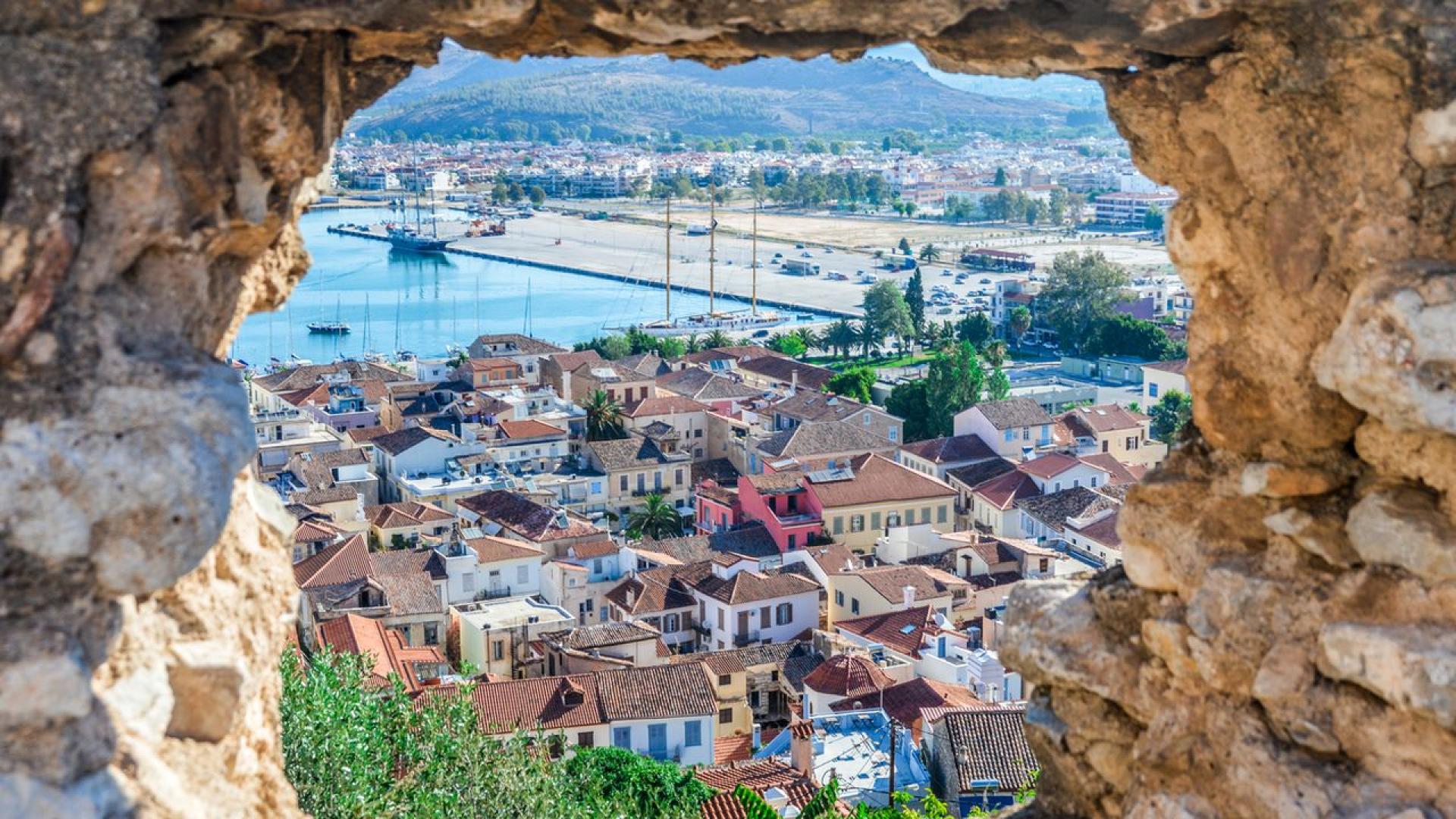 Крайбрежният град Нафплио в Гърция само на няколко часа път