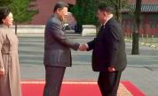 <p>Атанас Зафиров присъства на военния парад в Пекин, разговаря със&nbsp;Си Дзинпин</p>