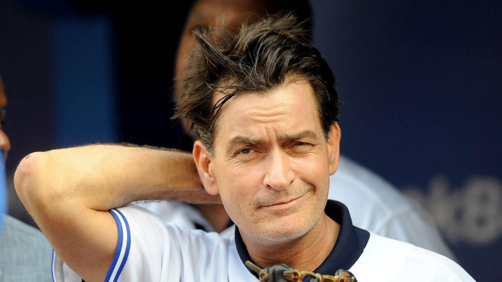 Чарли Шийн чието име е Карлос Ъруин Естевес е роден