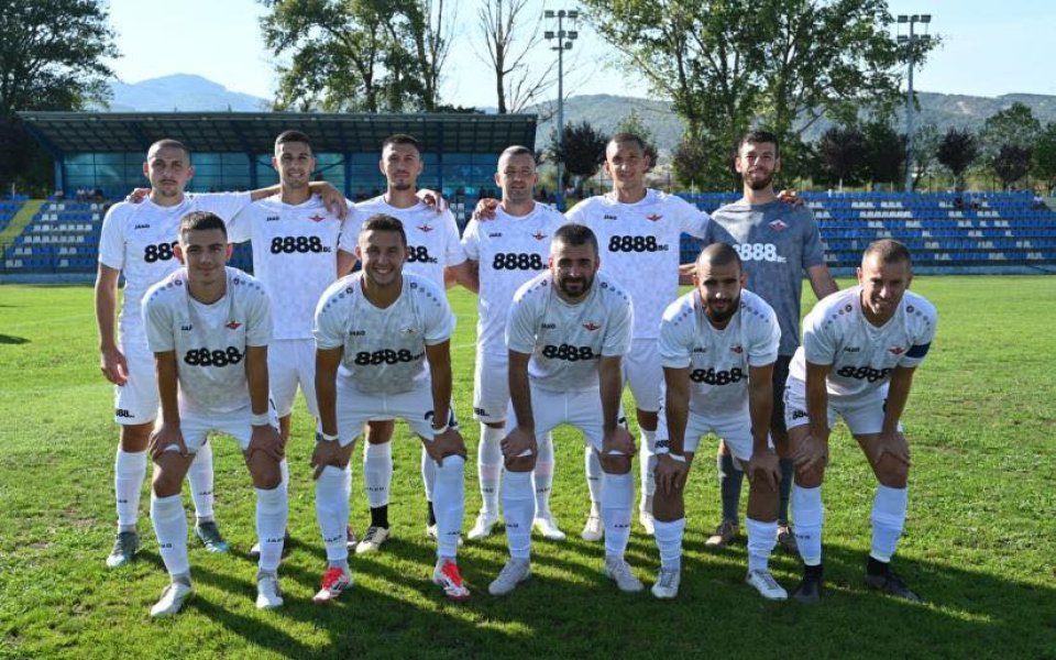 Септември Симитли с първа домакинска загуба от почти година