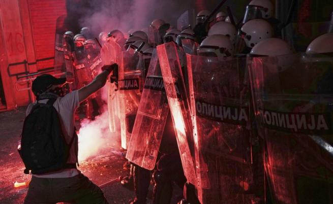 Нови протести в Сърбия след полицейско насилие в Нови Сад