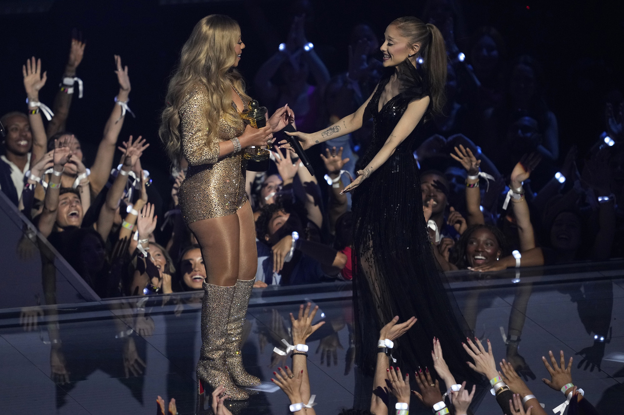 <p>Ариана Гранде и Лейди Гага доминираха на видео музикалните награди на MTV.</p>