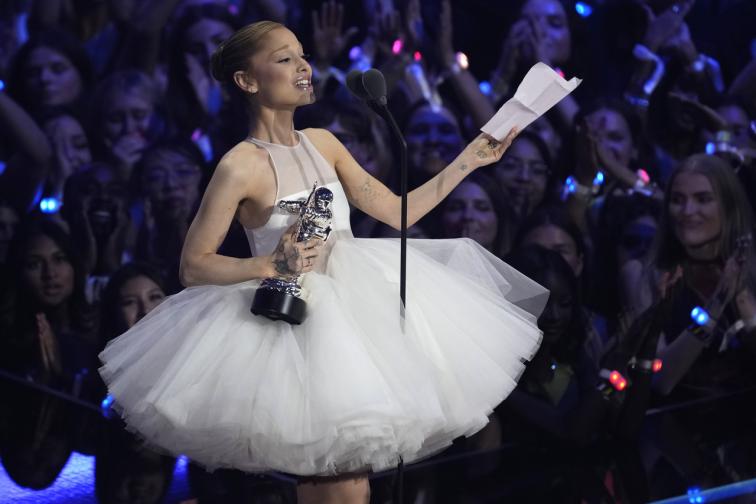 Ариана Гранде и Лейди Гага доминираха на видео музикалните награди