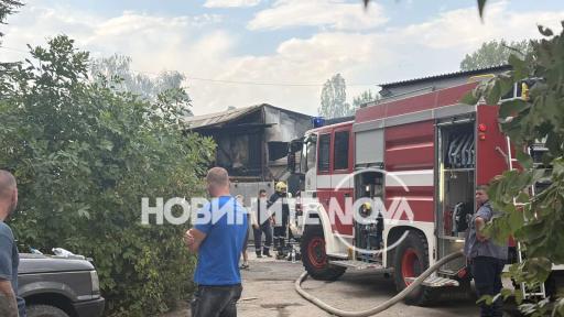 Пожар в автосервиз в София