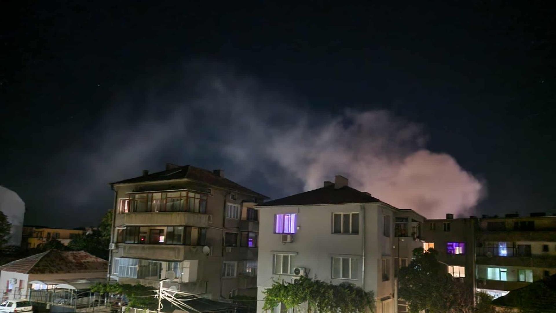 Два пожарни екипа гасят горяща къща в Търговище Имотът се