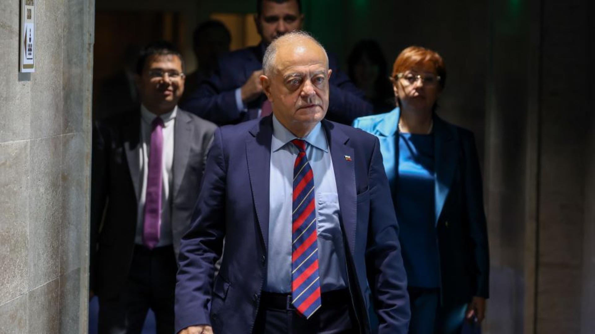 Точно в 13 00 ч Продължаваме промяната Демократична България МЕЧ