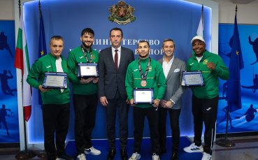 Министър Пешев награди Киуан и Росенов