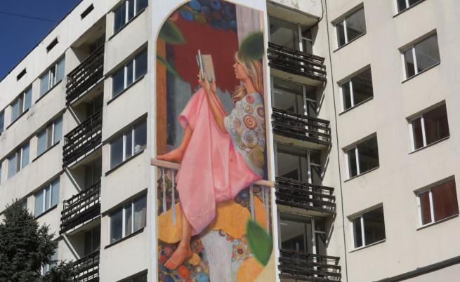 Студентски град посрещна новата учебна година с огромни стенописи
