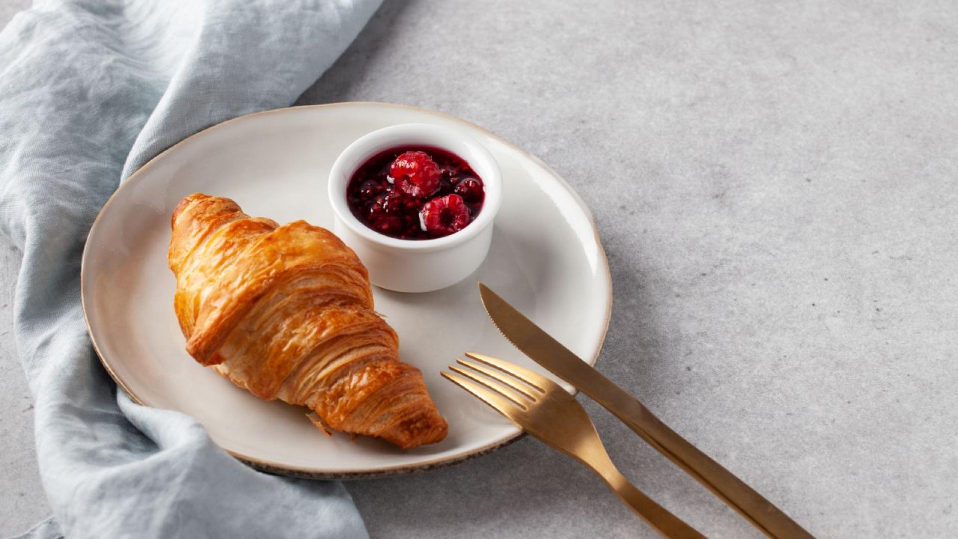 Кроасани с конфитюр могат да се приготвят дори без мая