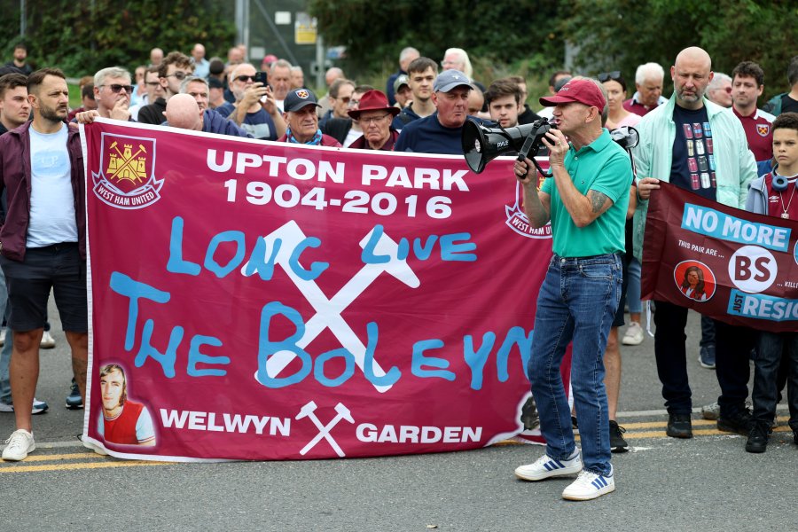 Протест на феновете на Уест Хем1