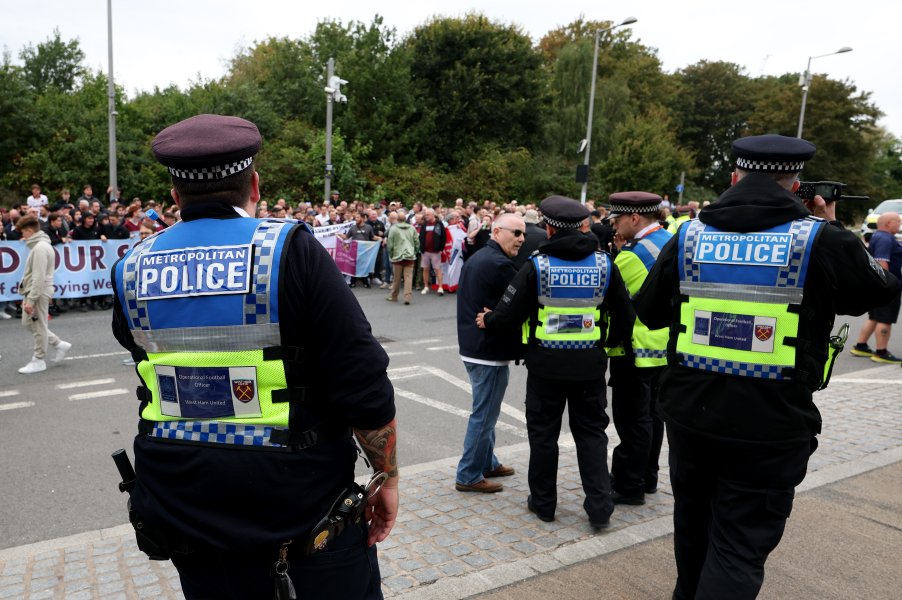 Протест на феновете на Уест Хем1