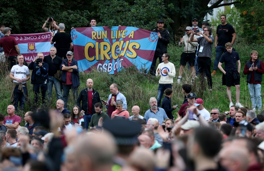 Протест на феновете на Уест Хем1