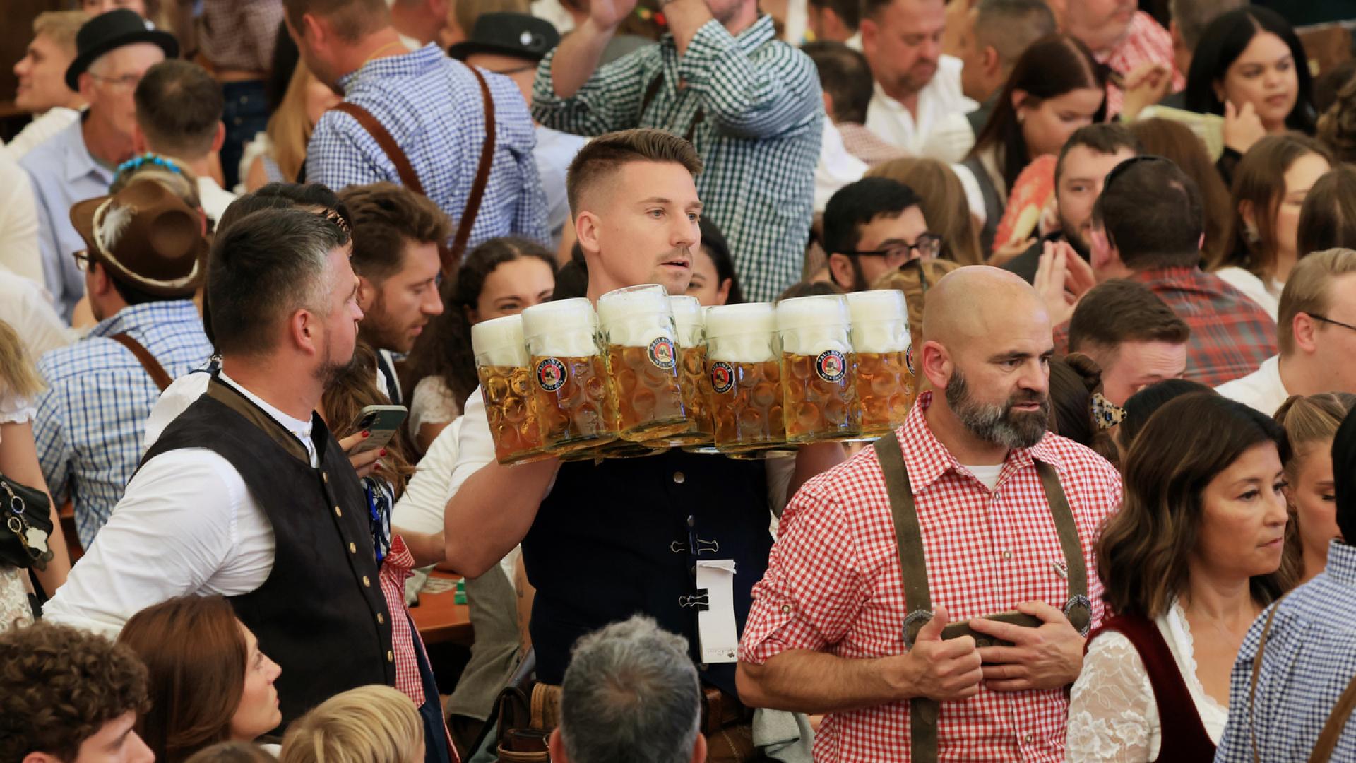 Октоберфест в южния германски град Мюнхен започна днес като се