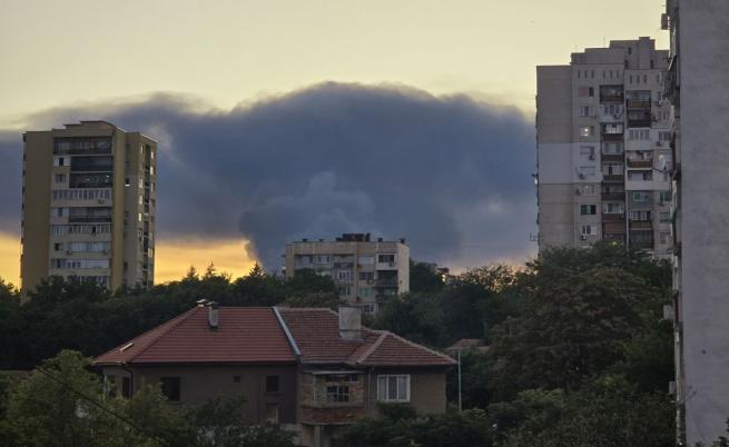 Горя бившата рафинерия „Плама“, няма опасност за населението