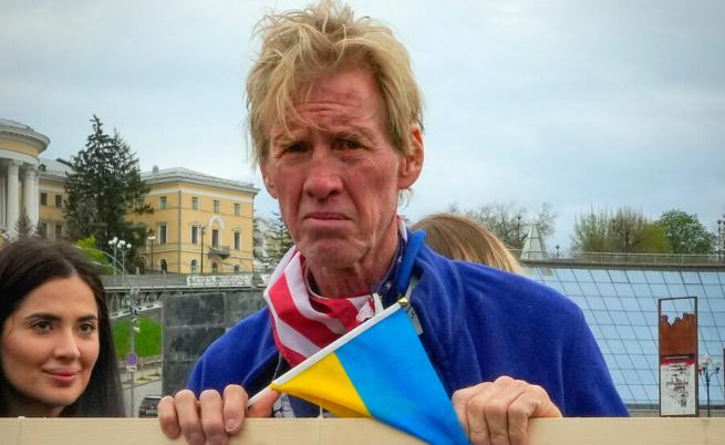 След като бе признат за виновен: Обвиненият в опит за убийство на Тръмп опита да се намушка с химикалка