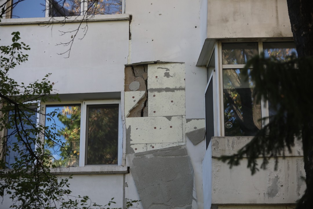 <p>Заповед за незабавна евакуация на десетки семейства в столичния квартал &bdquo;Хаджи Димитър&quot;, които обитават жилища в блокове над строежа на метрото</p>