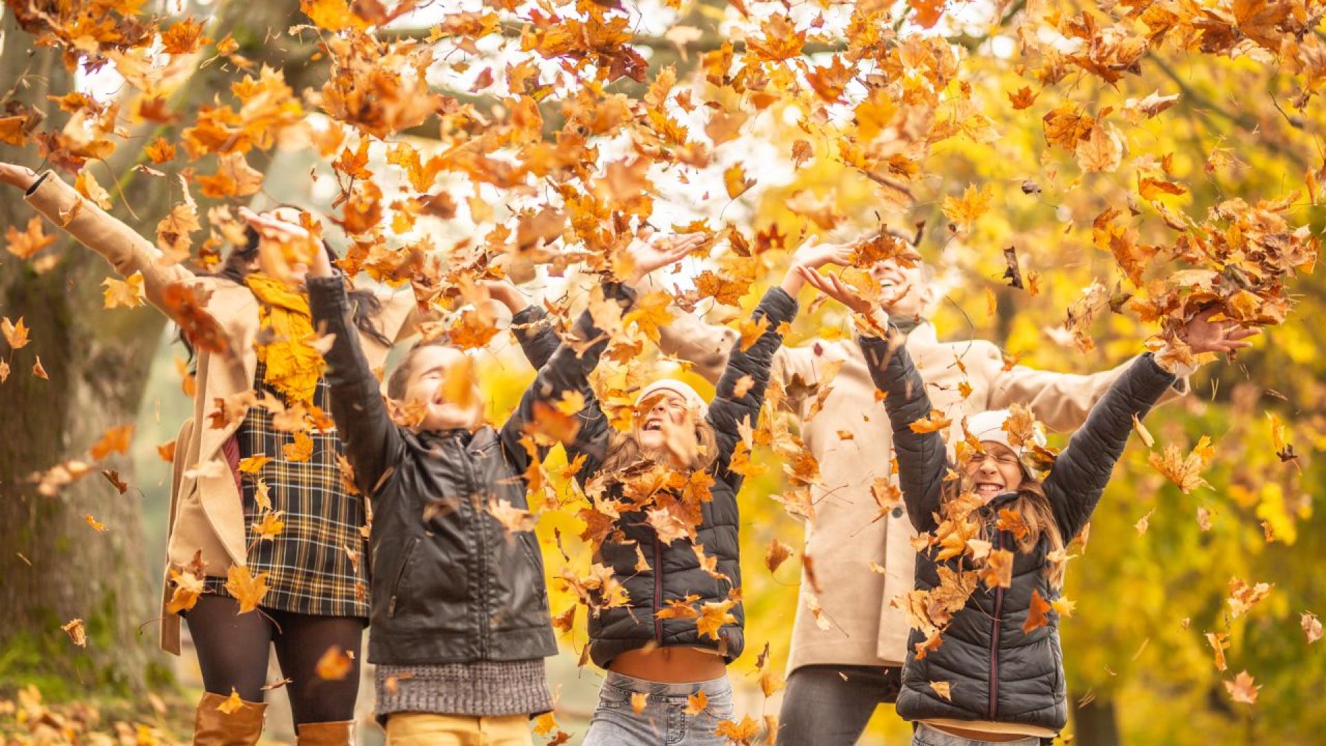Октомври е месецът в който есента напълно разгръща красотата си