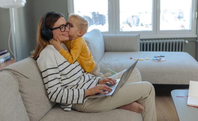 Предлагат нови улеснения за работещи родители