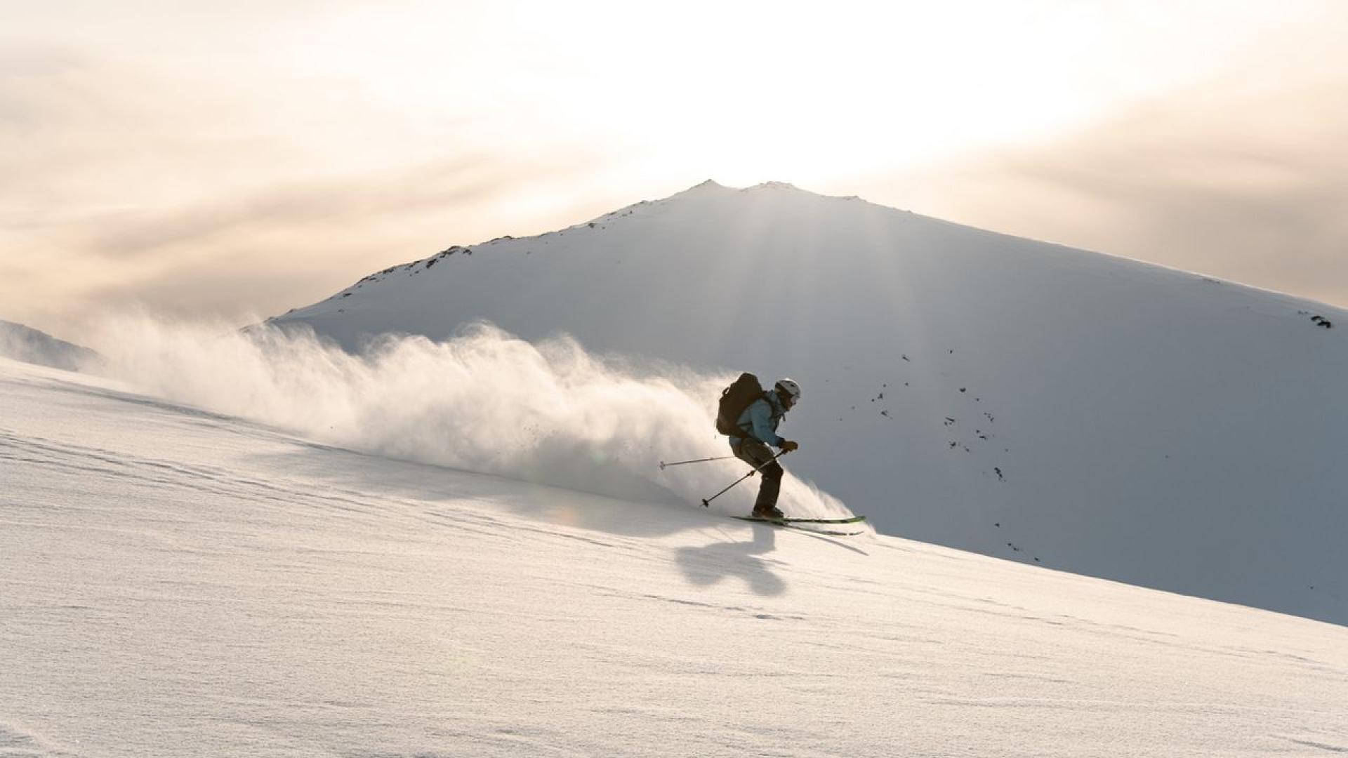 Полският алпинист Анджей Баргиел постигна уникален рекорд като се спусна
