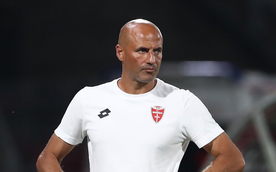 Спрягат легенда на Рома за треньор на наш национал