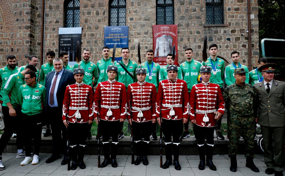 Президентът Румен Радев награди волейболните герои на България1