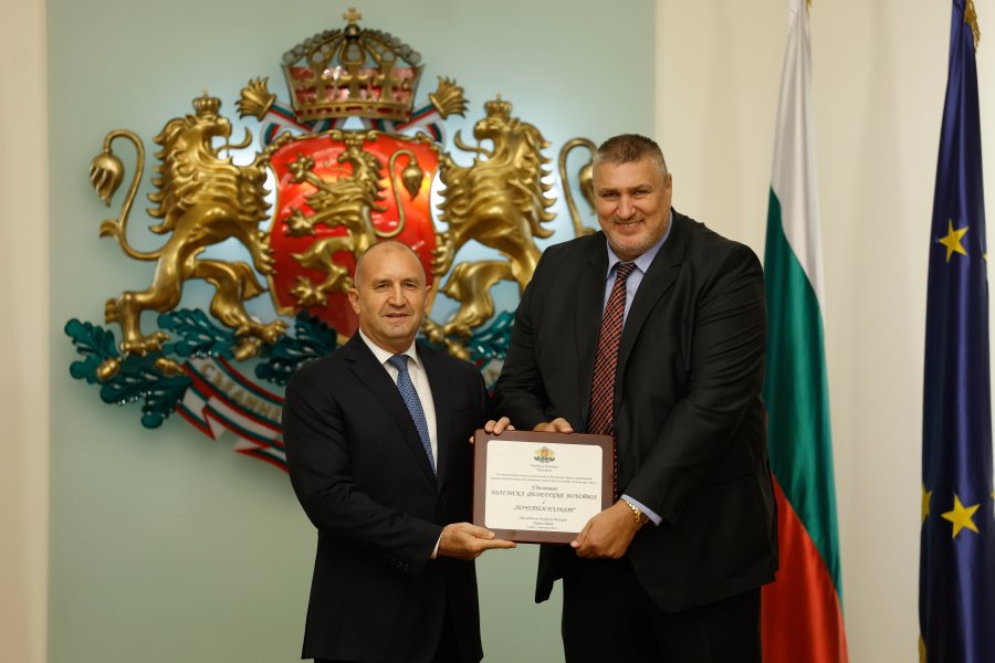 Президентът Румен Радев награди волейболните герои на България1