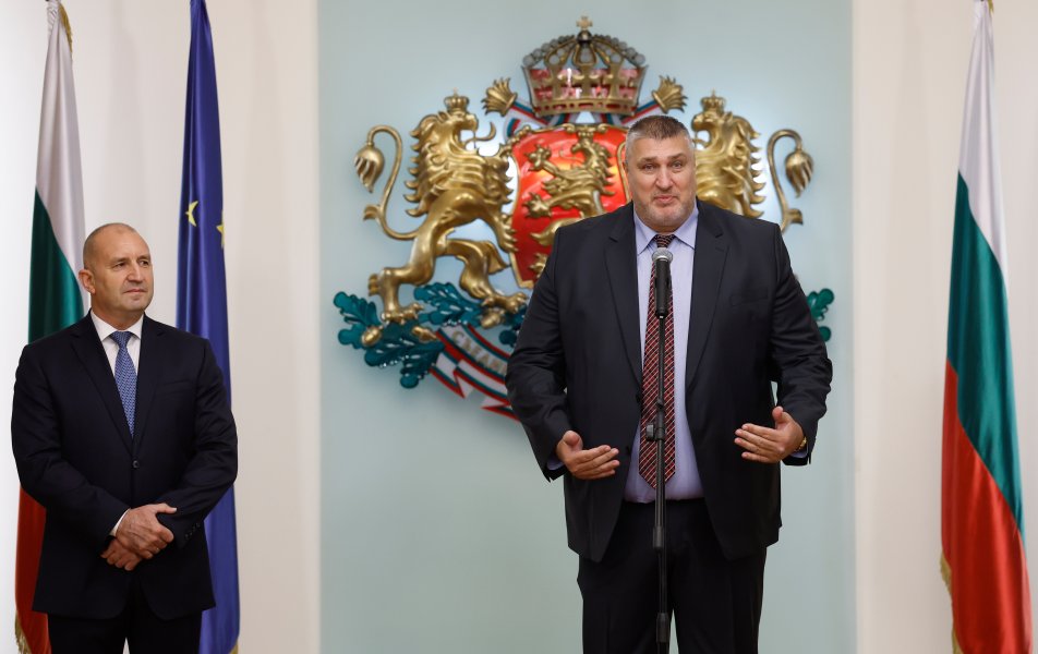 Президентът Румен Радев награди волейболните герои на България1