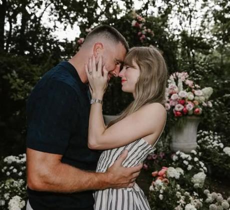 Тейлър Суифт продължава да споделя детайли за началото на връзката