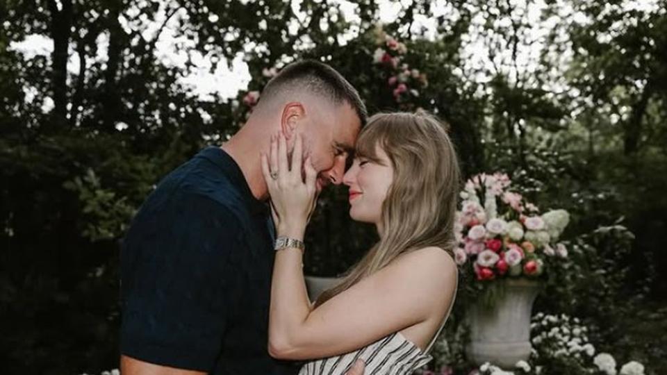 Тейлър Суифт продължава да споделя детайли за началото на връзката