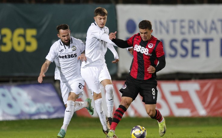 Локомотив София посреща Славия в директен сблъсък за топ 8