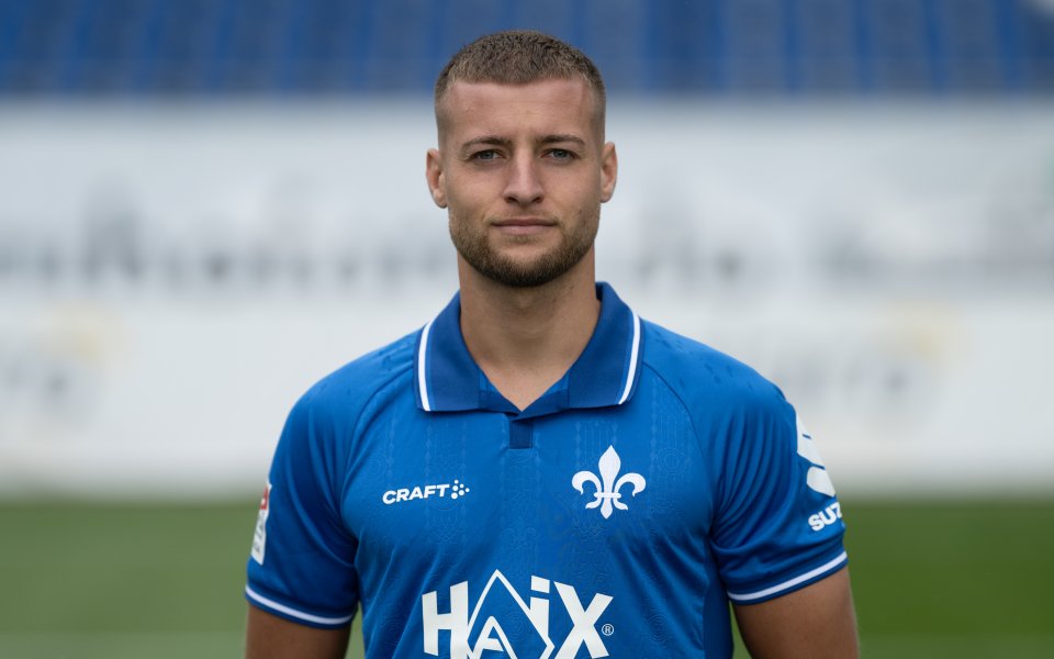 Нюрнбергер и неговият отбор запазиха върха Във Втора Бундеслига, но не както искаха