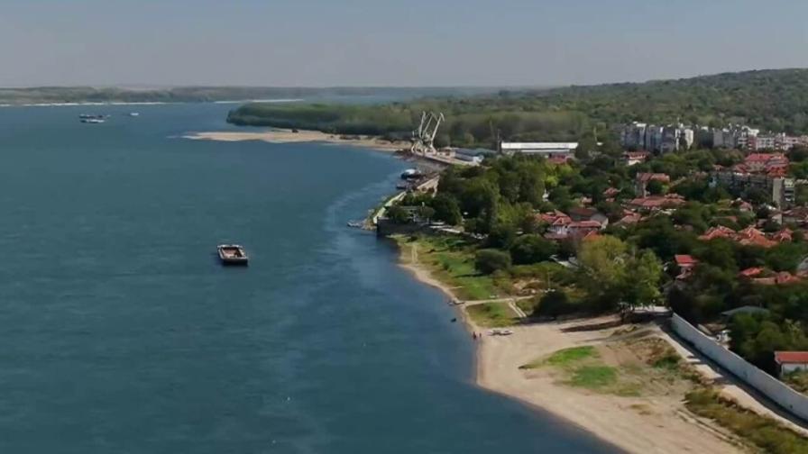 Гора вместо вода: Нивото на водата в Дунав край Лом е критично ниско