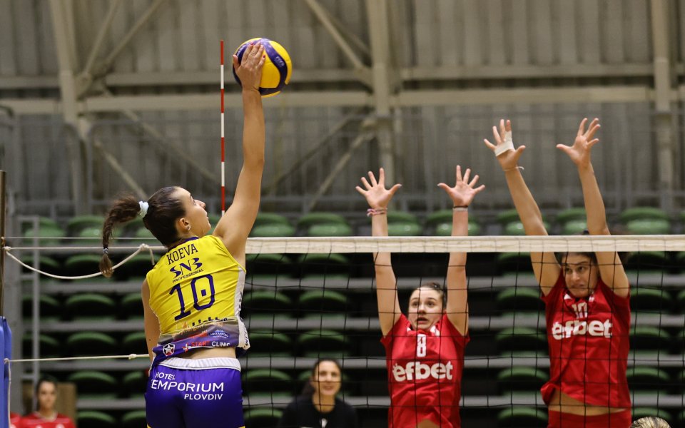 Виктория Коева остава в Марица