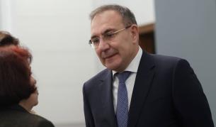 Министър Гуцанов категорично брани почивния понеделник от идеите на ПП-ДБ