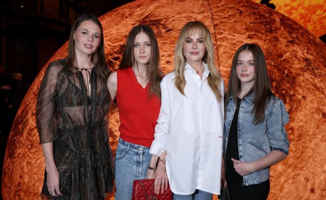 Никол Кидман дебютира с нова визия на Седмицата на модата в Париж