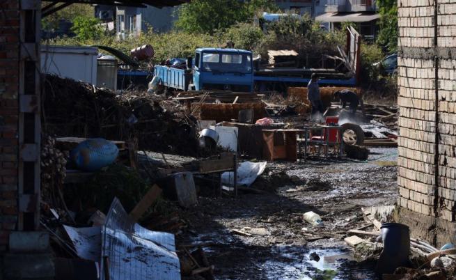 Две жилища в Свищов пропаднаха заради свлачище, евакуираха обитателите
