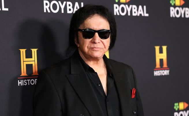 Рок легендата Джийн Симънс от KISS припадна зад волана и катастрофира