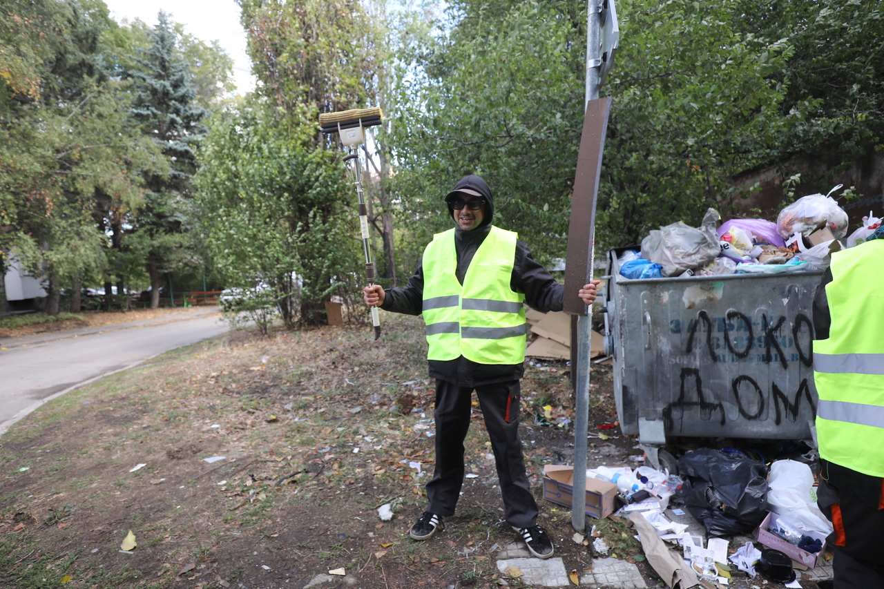 <p>Лишени от свобода чистят боклука в &quot;Люлин&quot; и &quot;Красно село&quot;.</p>