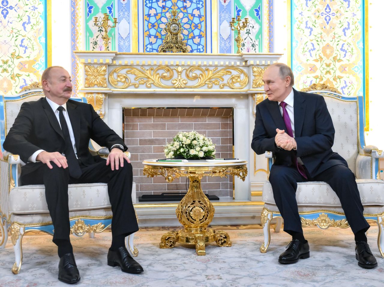 <p>Руският президент Владимир Путин е на посещение в Таджикистан, където се срещна с президента Емомали Рахмон и азербайджанския лидер Илхам Алиев</p>