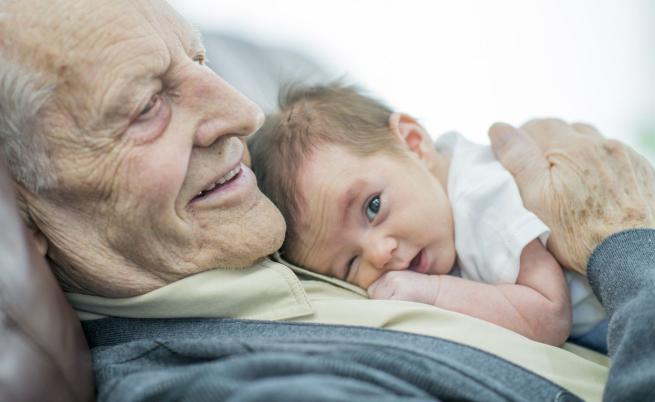 93-годишен мъж стана баща отново и планира да има още деца