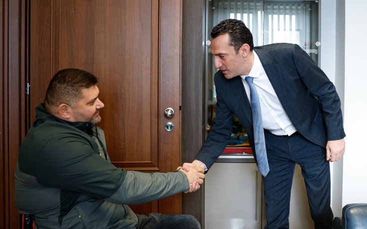 Министър Иван Пешев награди световния шампион Ружди Ружди