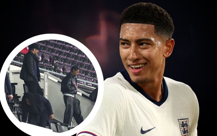 Родителите на Белингам заедно на трибуните, но разделени в живота